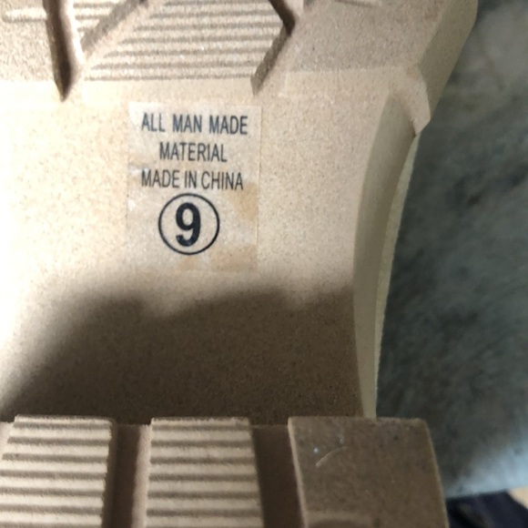 Soda like new lug sole ankle boot suede like wheat color boot pull on 9 - Picture 5 of 7